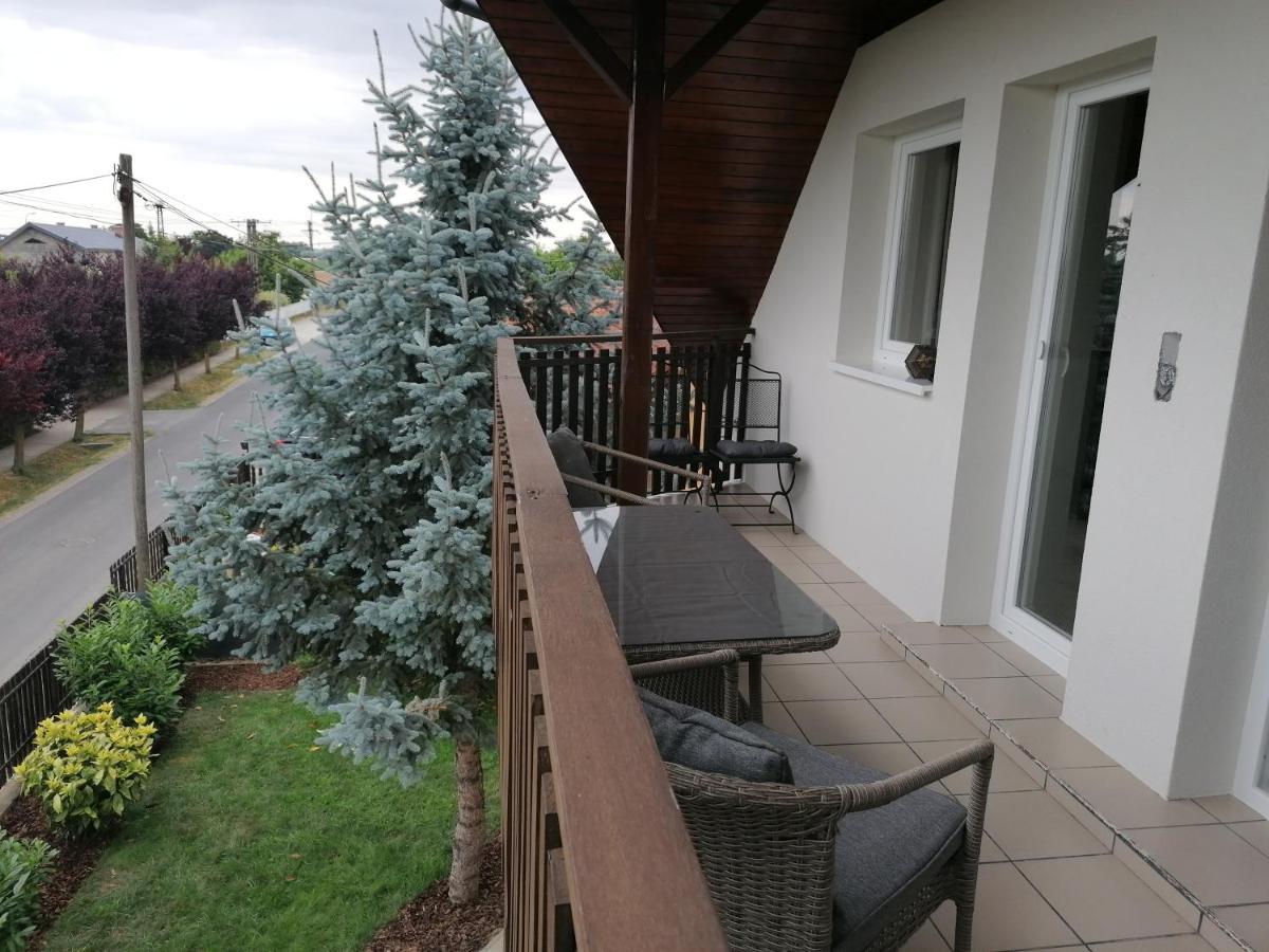 Villa Lili Apartments Balatonkeresztur Ngoại thất bức ảnh