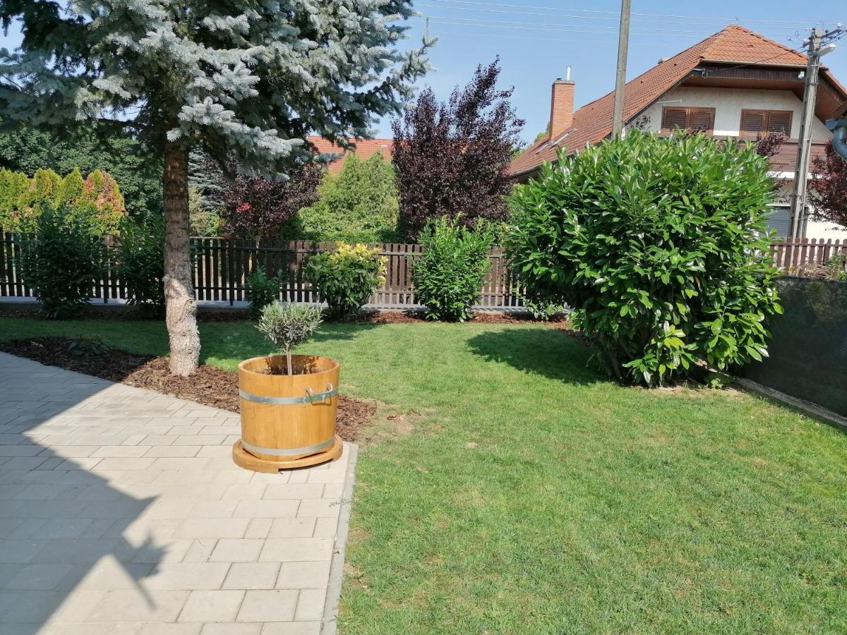 Villa Lili Apartments Balatonkeresztur Ngoại thất bức ảnh