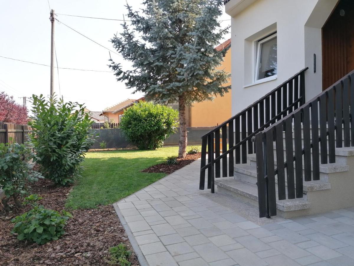 Villa Lili Apartments Balatonkeresztur Ngoại thất bức ảnh