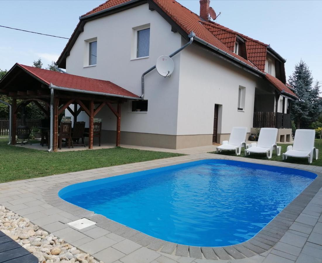 Villa Lili Apartments Balatonkeresztur Ngoại thất bức ảnh
