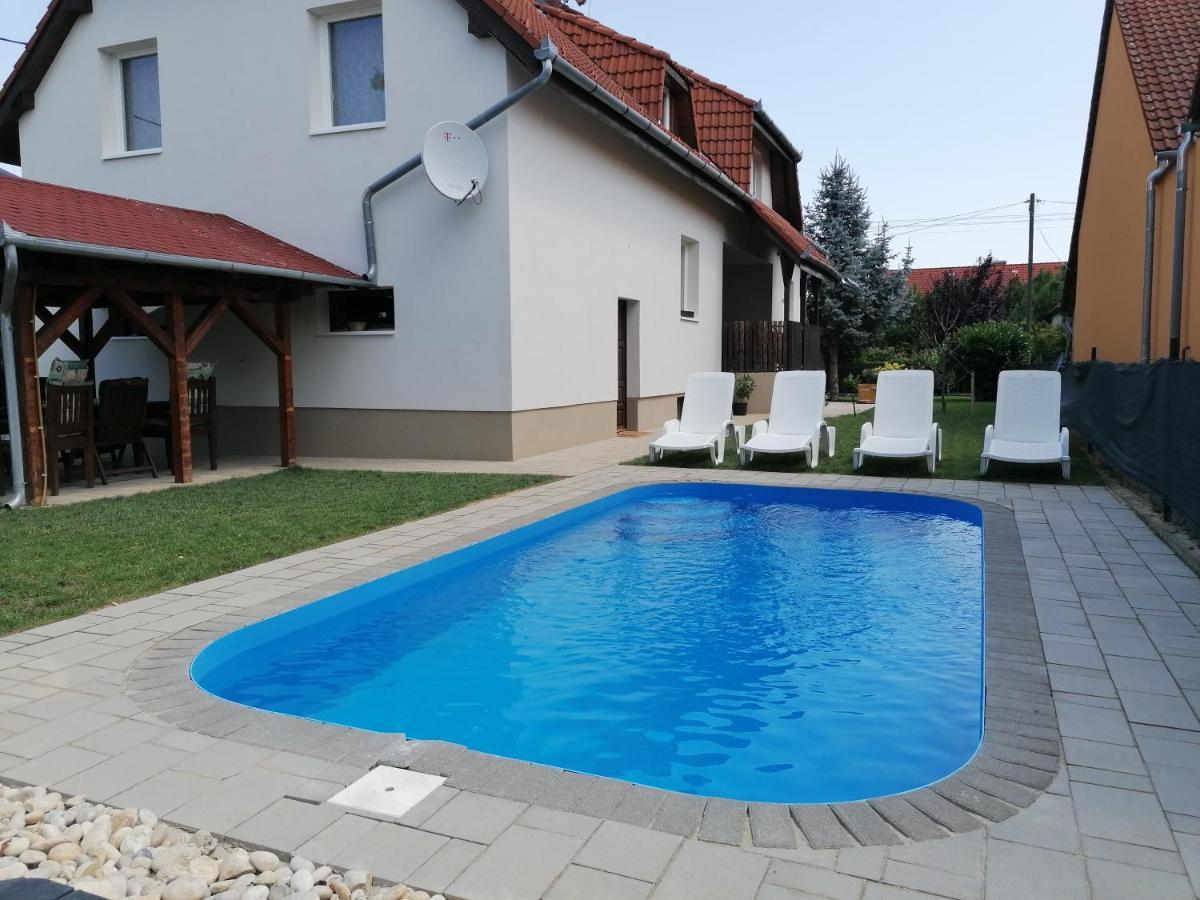 Villa Lili Apartments Balatonkeresztur Ngoại thất bức ảnh