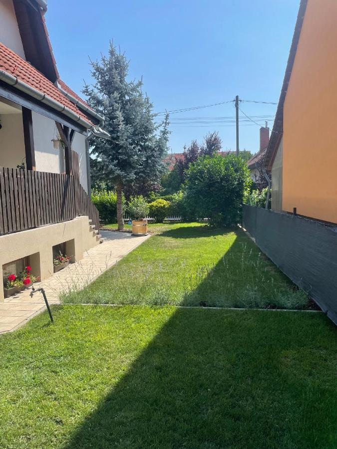 Villa Lili Apartments Balatonkeresztur Ngoại thất bức ảnh