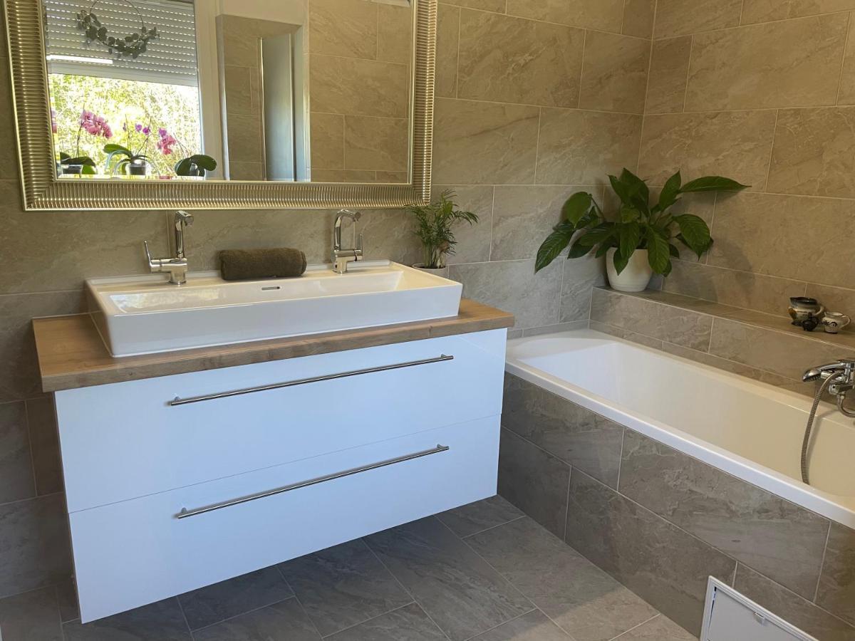 Villa Lili Apartments Balatonkeresztur Ngoại thất bức ảnh