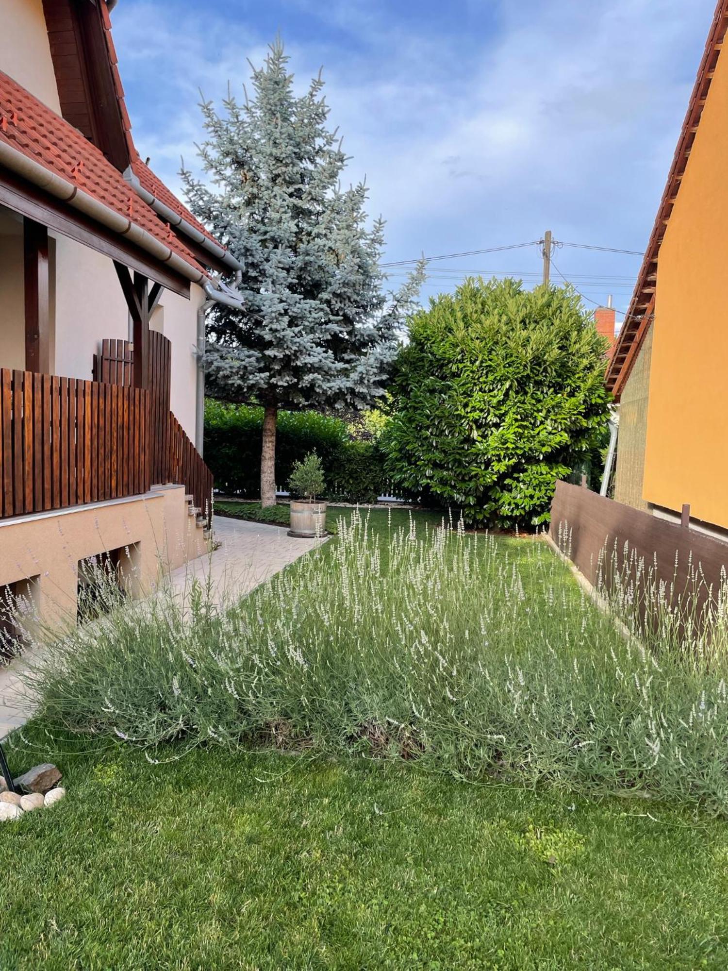 Villa Lili Apartments Balatonkeresztur Ngoại thất bức ảnh