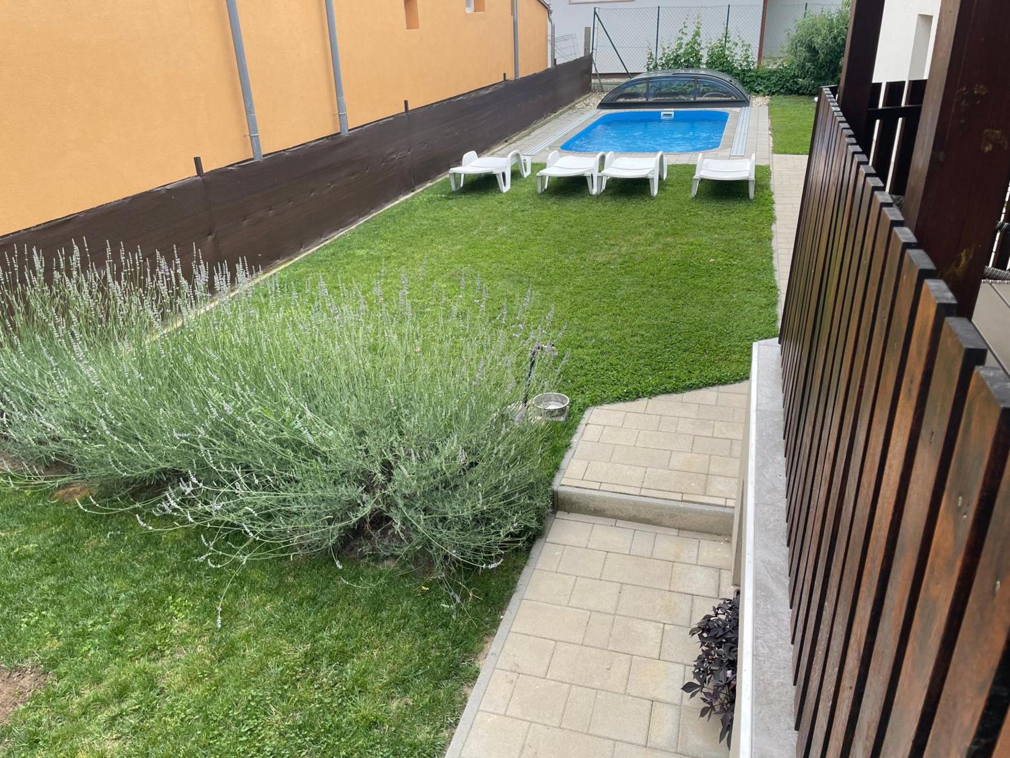 Villa Lili Apartments Balatonkeresztur Ngoại thất bức ảnh