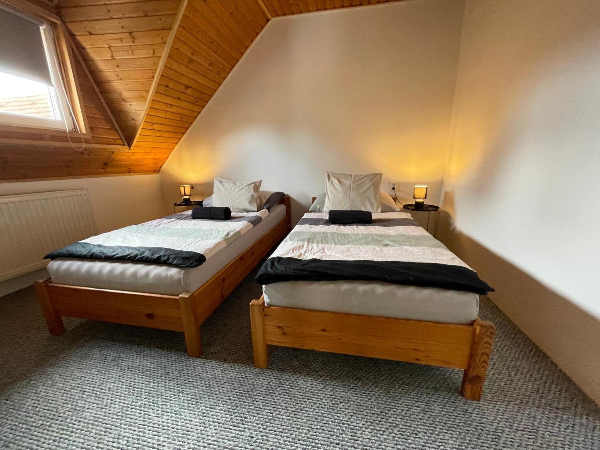 Villa Lili Apartments Balatonkeresztur Ngoại thất bức ảnh